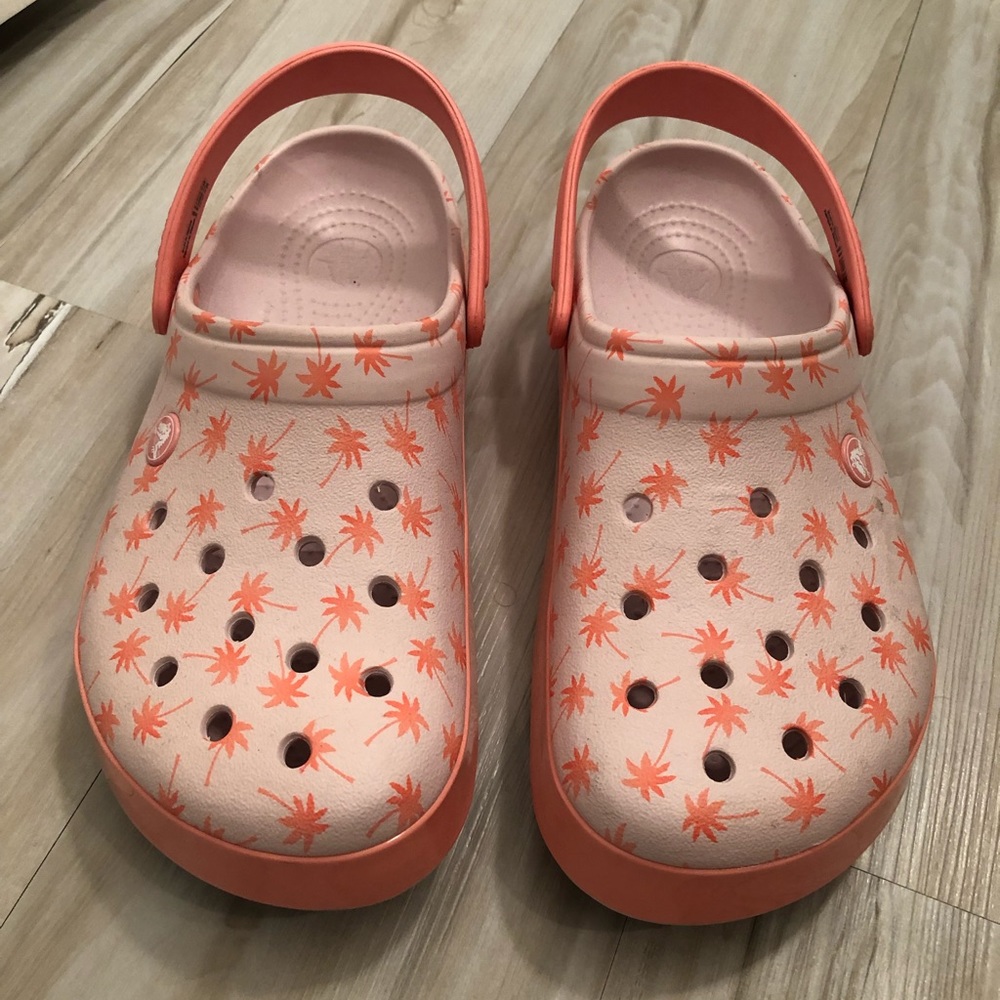 Women’s size 10 Crocs